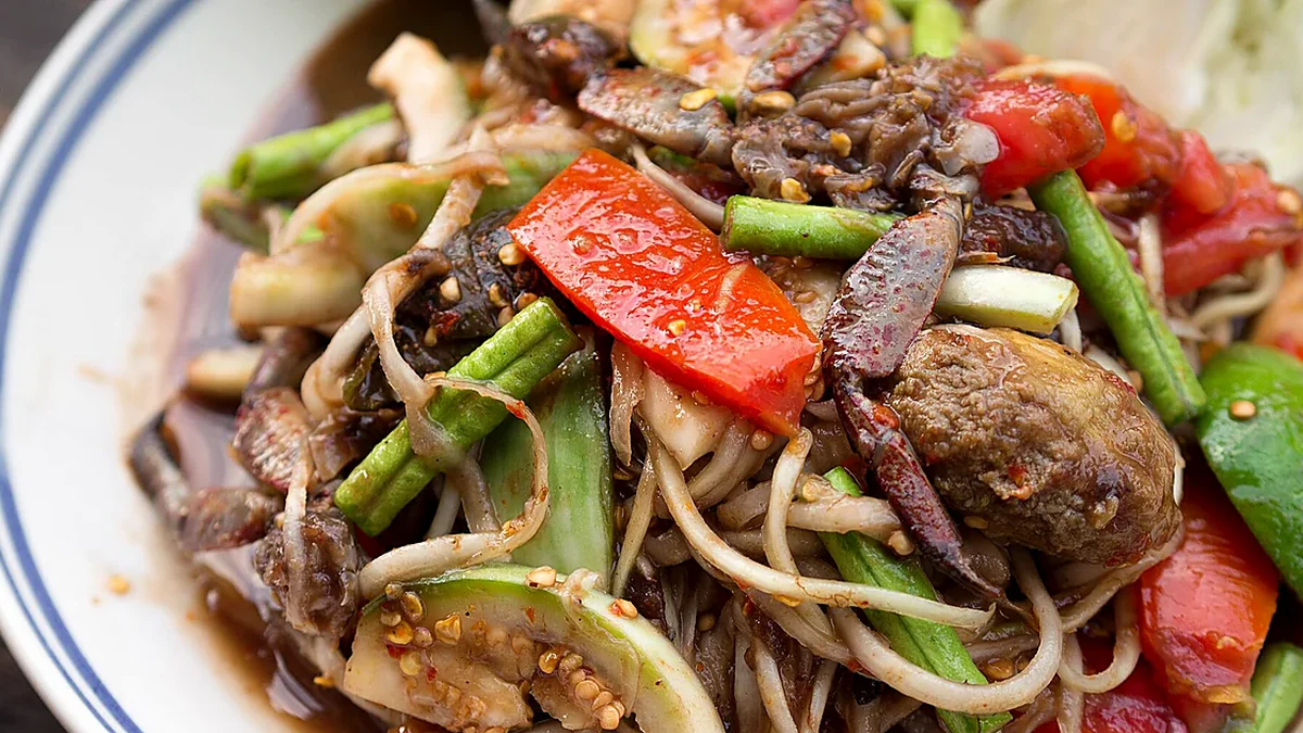 Green Papaya Salad (Som Tum Thai) as served, showing the finished dish